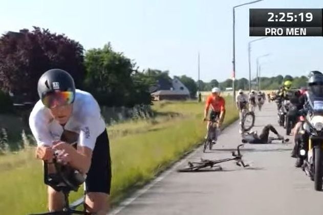 Töfffahrer stirbt nach Kollision mit Ironman-Teilnehmer