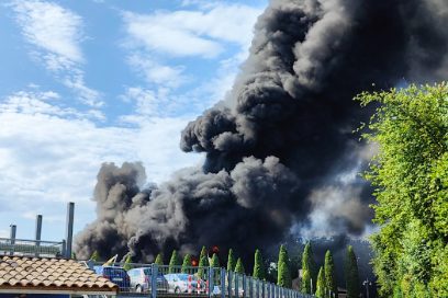 Grossbrand im Europa-Park: Zwei Feuerwehrleute verletzt