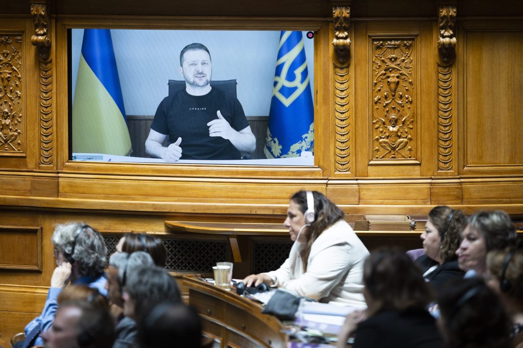 Selenskyj spricht vor dem Parlament und bittet erneut um Waffen