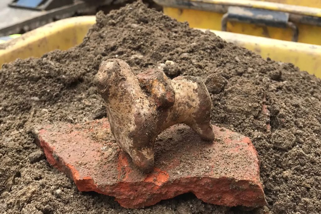 Historischer Fund in der Rebgasse: Das steckt hinter der Keramikfigur