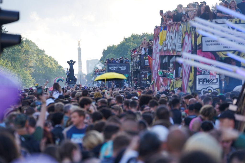 Berliner Polizei gibt grünes Licht für Techno-Party Rave The Planet
