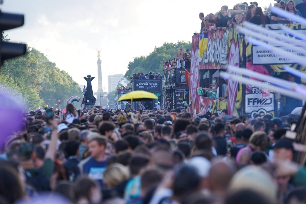Berliner Polizei gibt grünes Licht für Techno-Party Rave The Planet