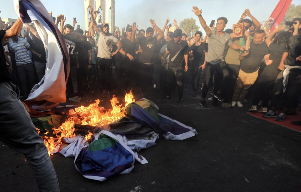 Schwedische Botschaft in Bagdad bei Demonstration in Brand gesetzt