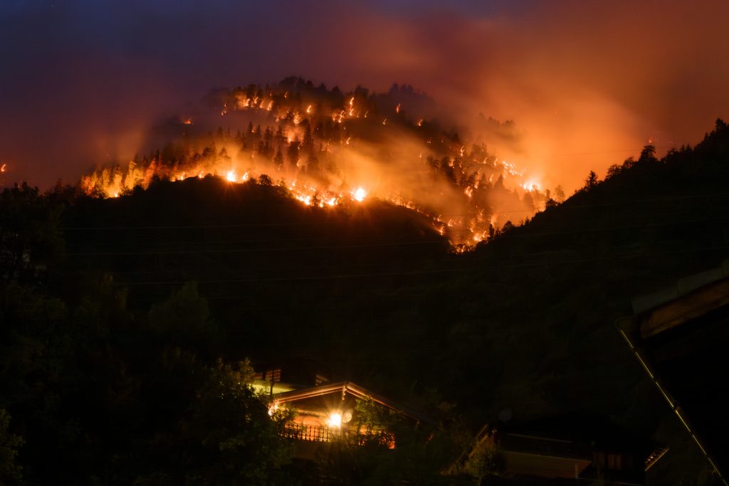 Waldbrand: Einsatzkräfte bereiten sich auf wochenlange Löscharbeiten vor
