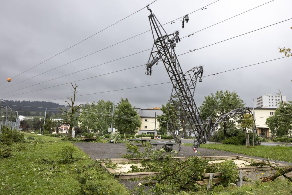 Superzellen-Gewitter wütet in La Chaux-de-Fonds und fordert ein Todesopfer