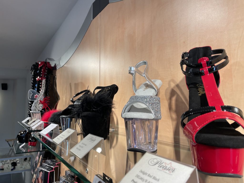 Vom Schmuddelparadies zur Sextoy-Boutique: «Marty's Peepstore» eröffnet an neuem Standort
