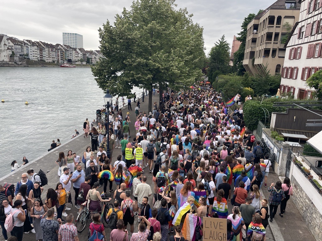 Hunderte feiern in Basel die Queerness und Diversität