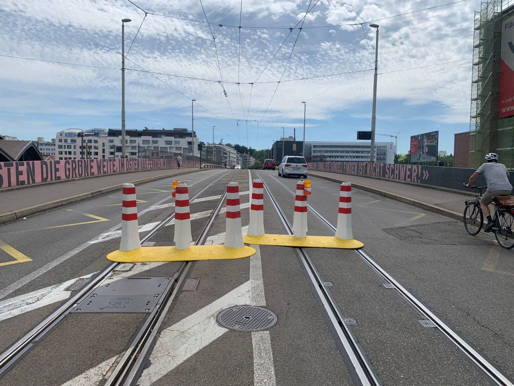 Poller an der Margarethenbrücke: Jetzt wird der Übergang gesperrt