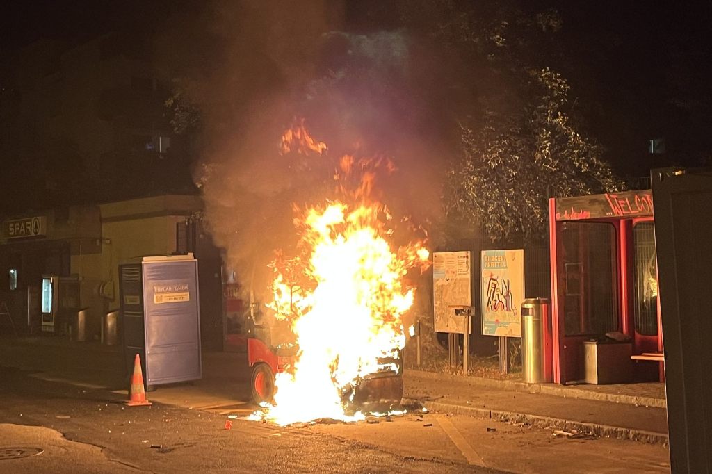 Hat Feuerwerk diese Walze in Brand gesetzt?