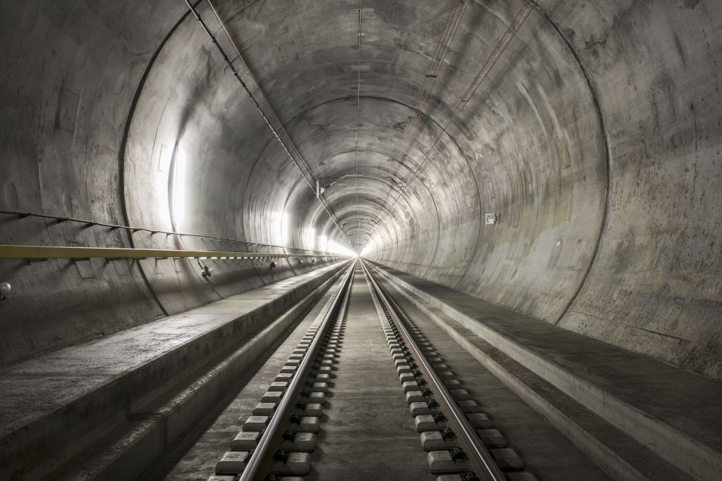 Nach Entgleisung: Vorerst kein Verkehr im Basistunnel möglich – Ursache wohl defekter Wagen