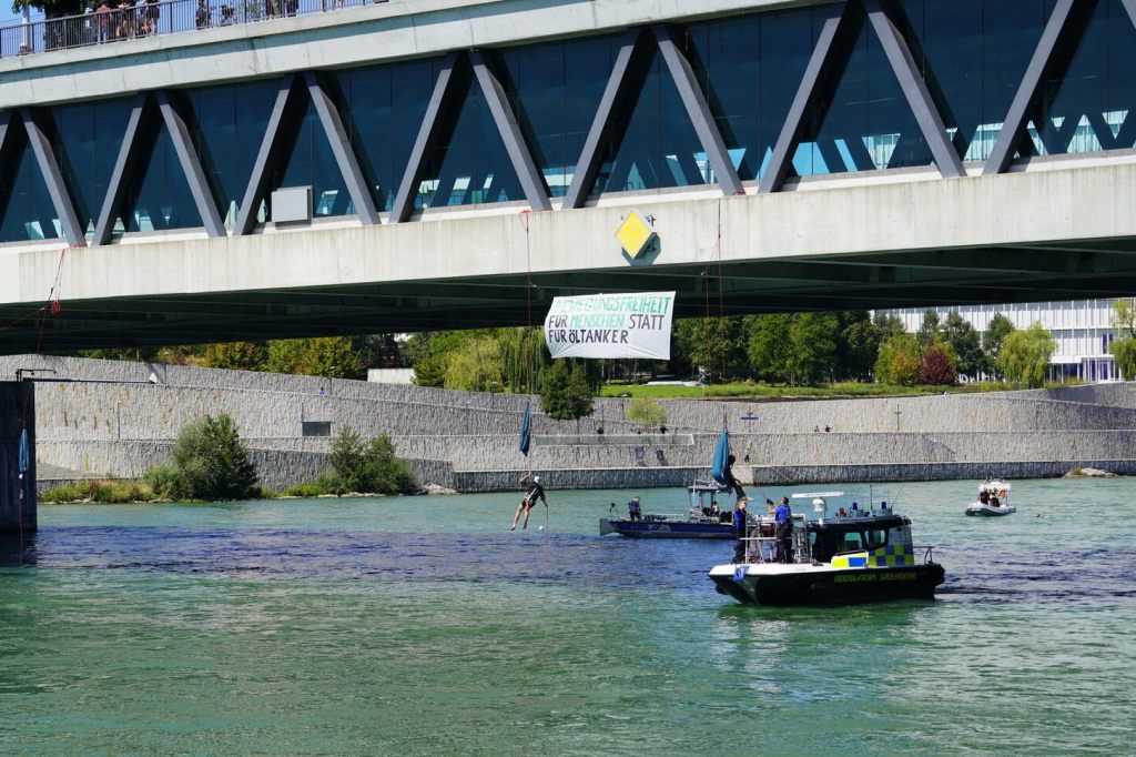 Unterschiedliche Aussagen zum Ende der Aktion auf der Dreirosenbrücke