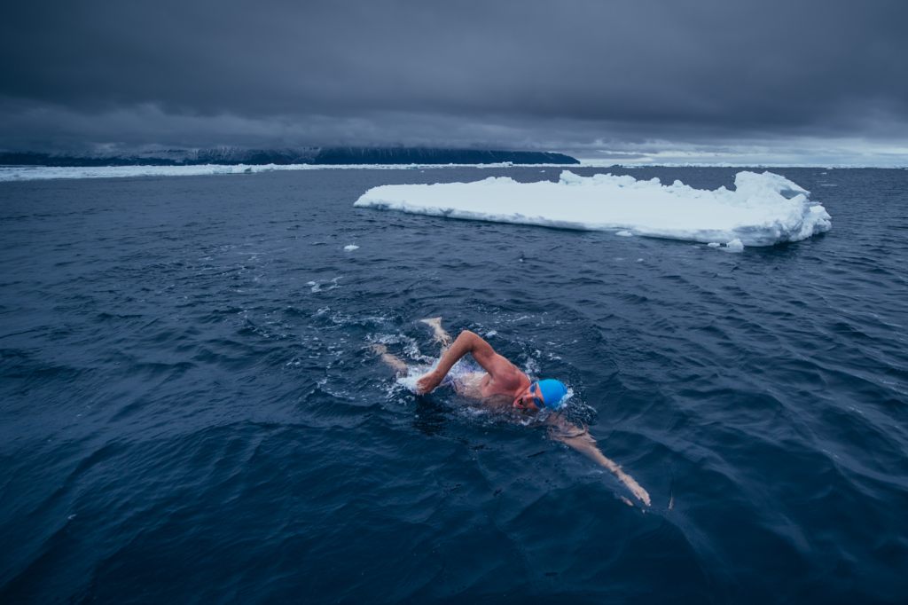 Umweltschützer Lewis Pugh schwimmt zu den Vereinten Nationen