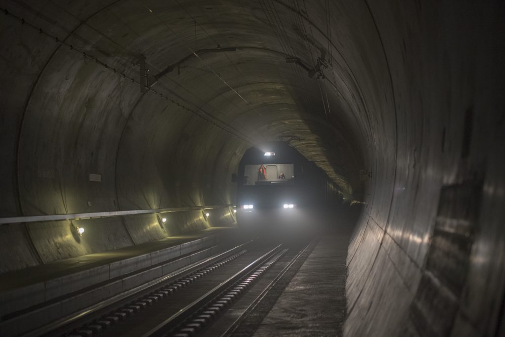 Erste Güterzüge fahren wieder durch den Gotthard