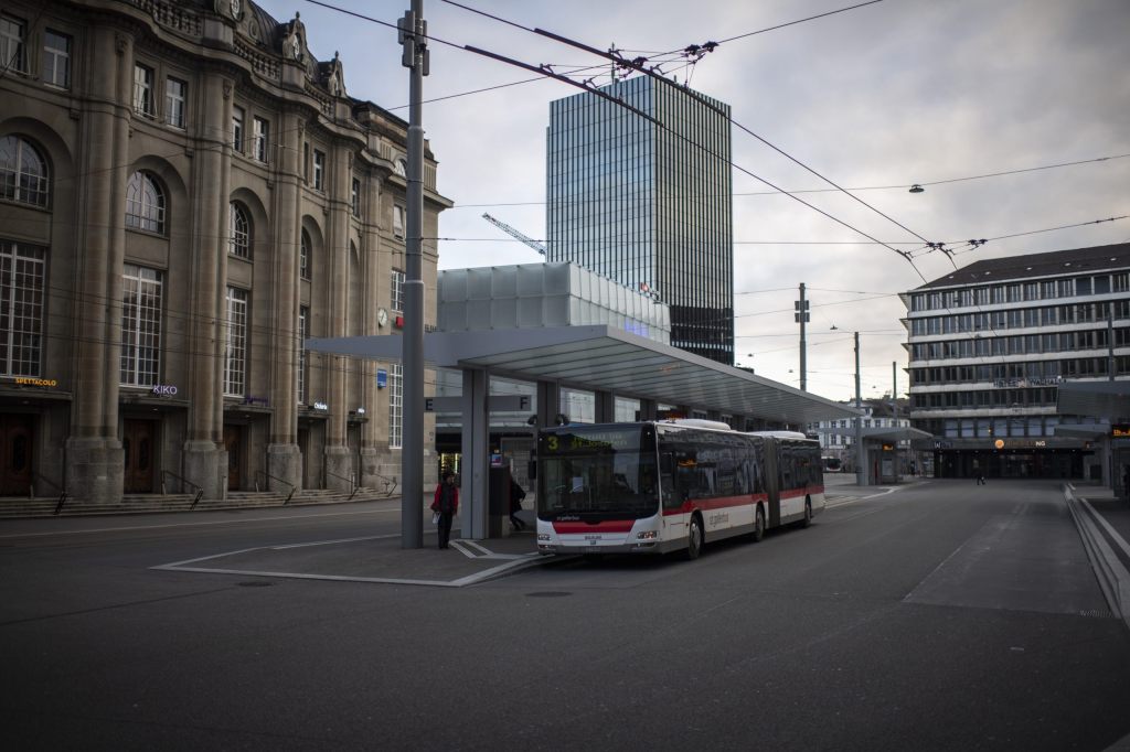 Drei Teenager stossen Afghanen auf Bahngleise in St. Gallen