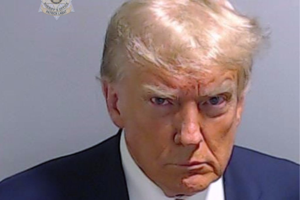 Behörden veröffentlichen Polizeifoto von Donald Trump