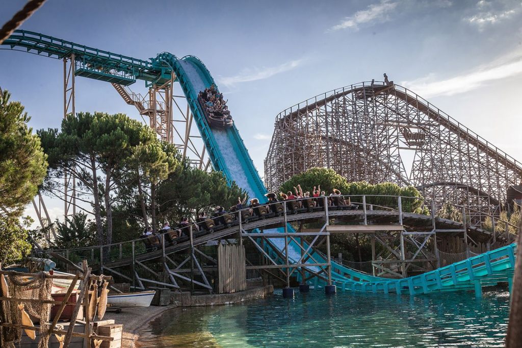 Einsatz im Europa-Park: Gäste stecken auf Wasserbahn «Atlantica» fest