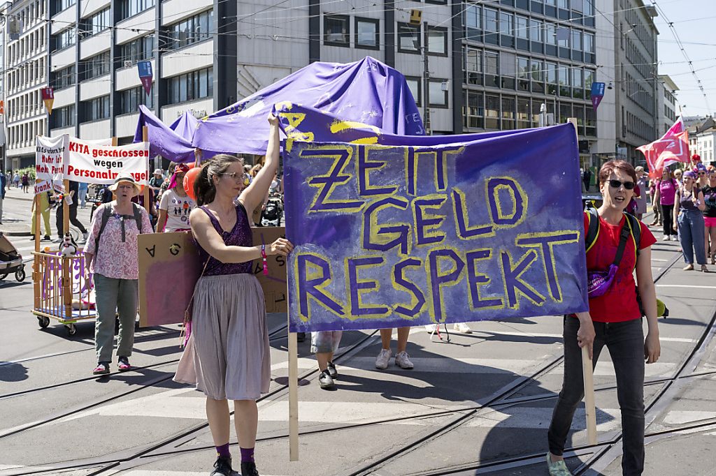 Bald müssen auch kleinere Unternehmen Lohngleichheit nachweisen