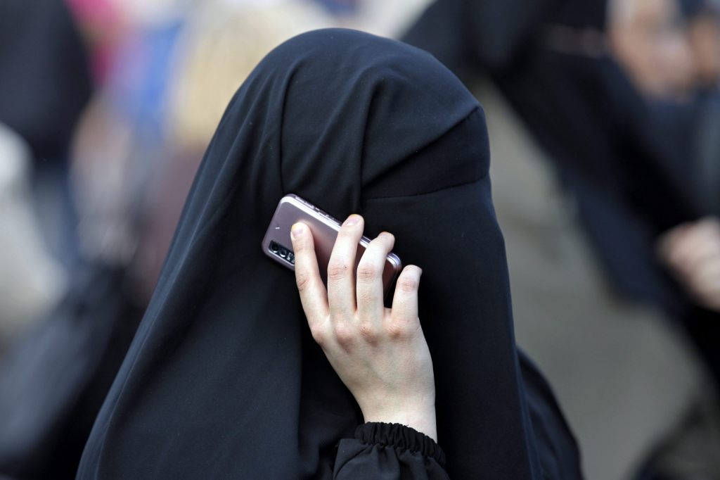 Bis zu 1000 Franken Busse für Gesichtsverhüllung