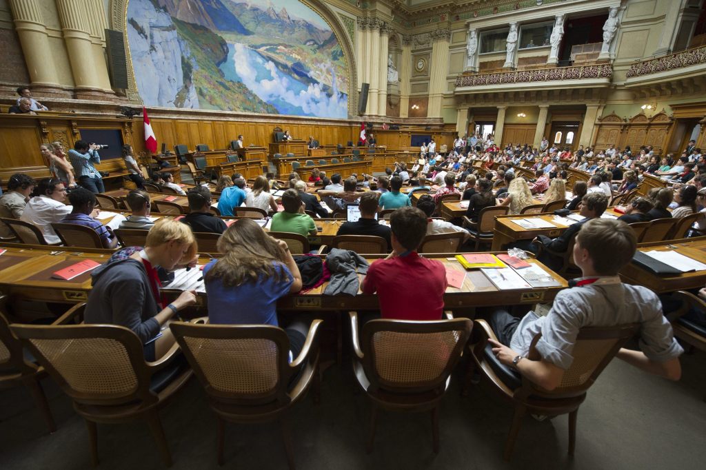 Jeder fünfte Jugendliche wünscht sich eine starke politische Führungsperson