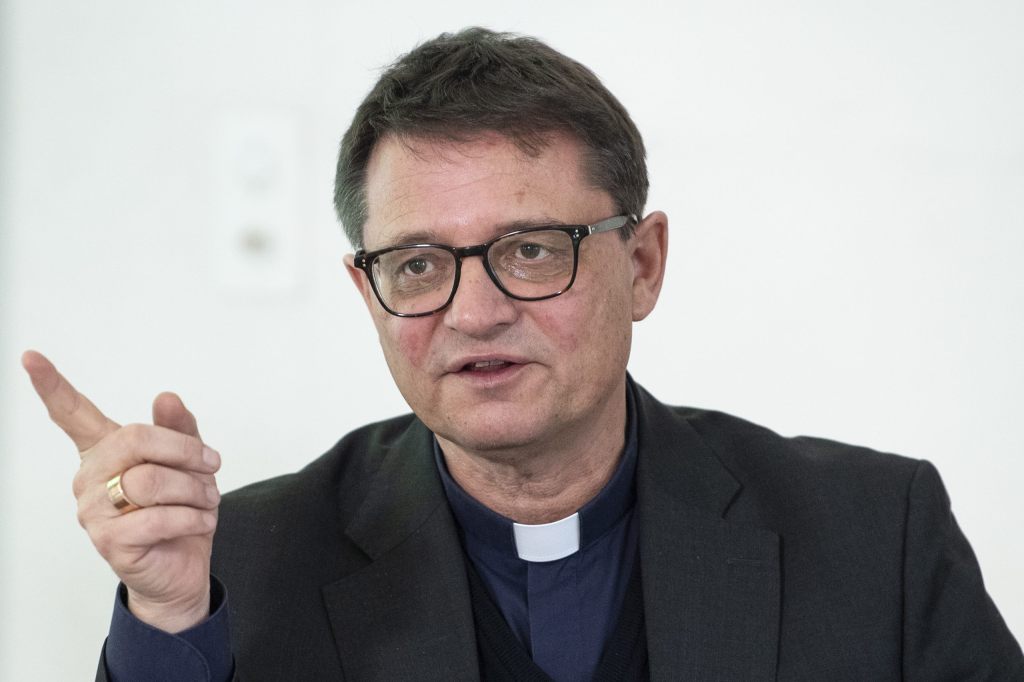 Bischof Felix Gmür will Zölibat abschaffen und Priesterinnen zulassen