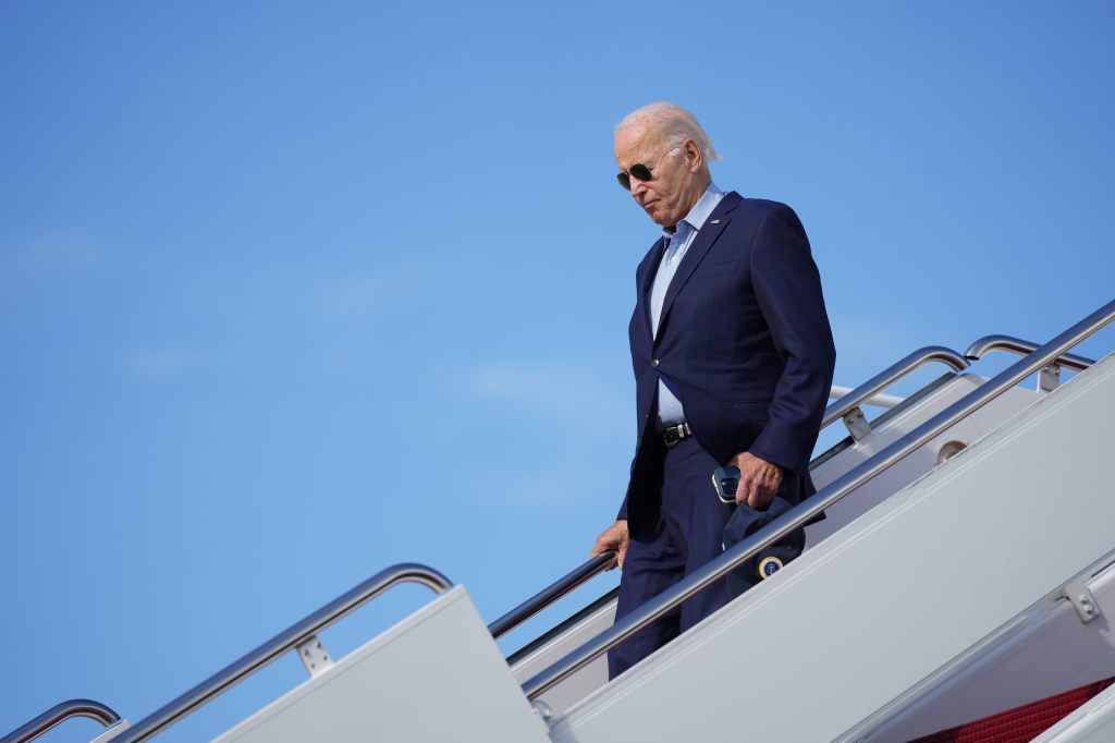 Nach negativem Corona-Test: Biden zu G20-Gipfel aufgebrochen