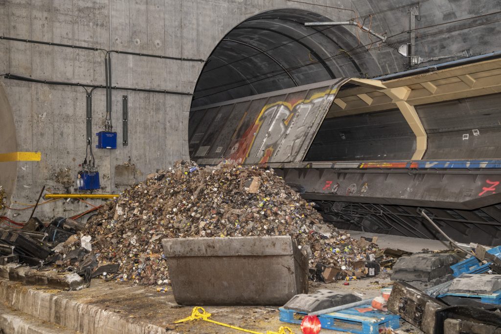 Wracks im Gotthard-Tunnel müssen teils vor Ort zerlegt werden