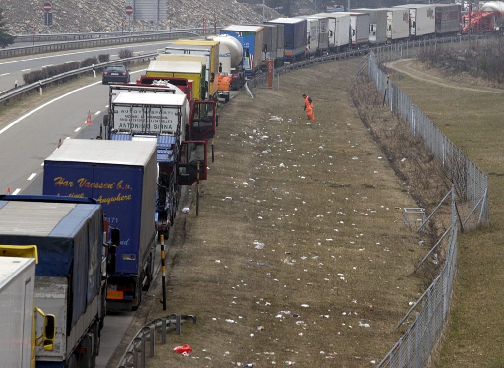 Auf den Autobahnen landet immer mehr Abfall