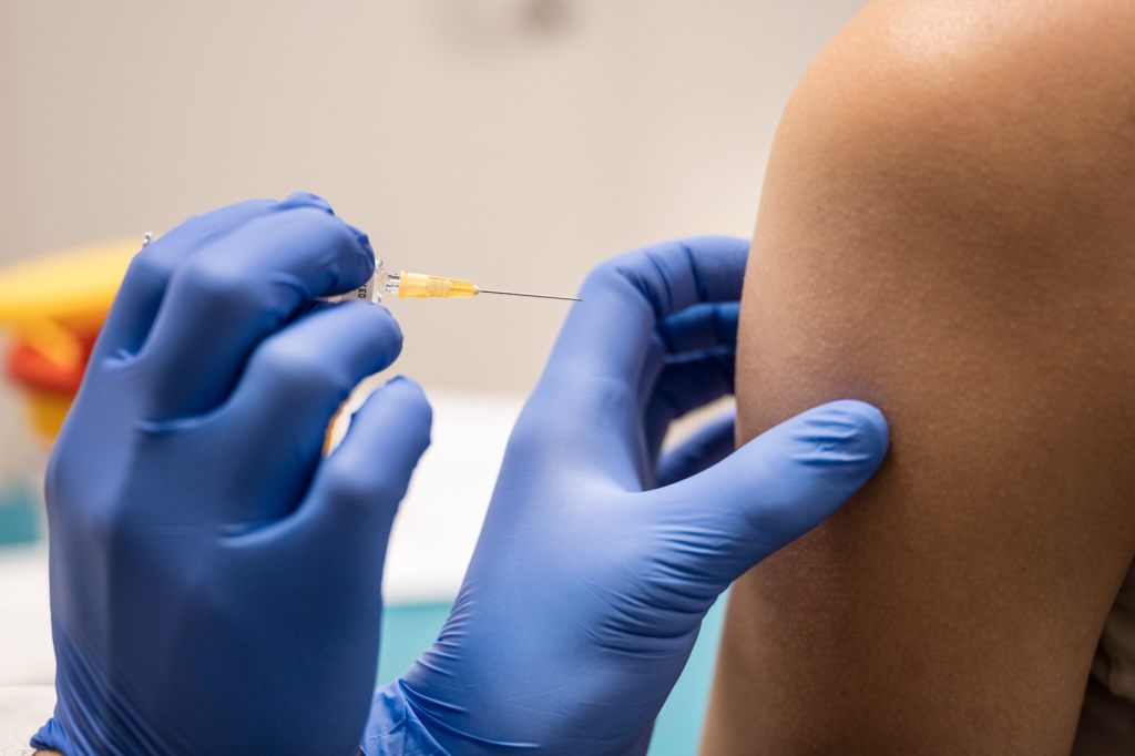Bund empfiehlt besonders gefährdeten Personen die Corona-Impfung im Herbst
