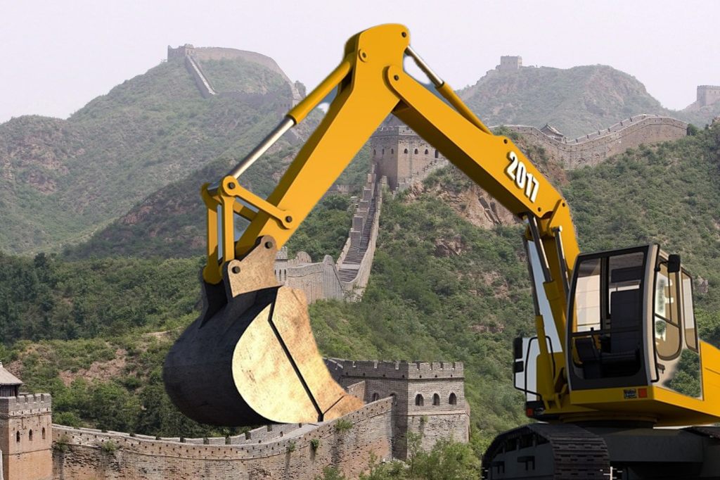 Bauarbeiter baggern sich für eine Abkürzung durch Chinas berühmtestes Wahrzeichen
