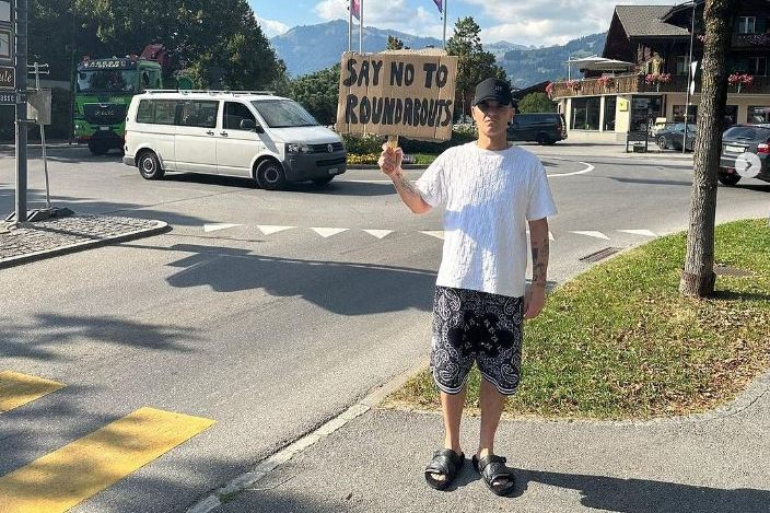 Robbie Williams (49) – Der günstigste Demonstrant der Schweiz