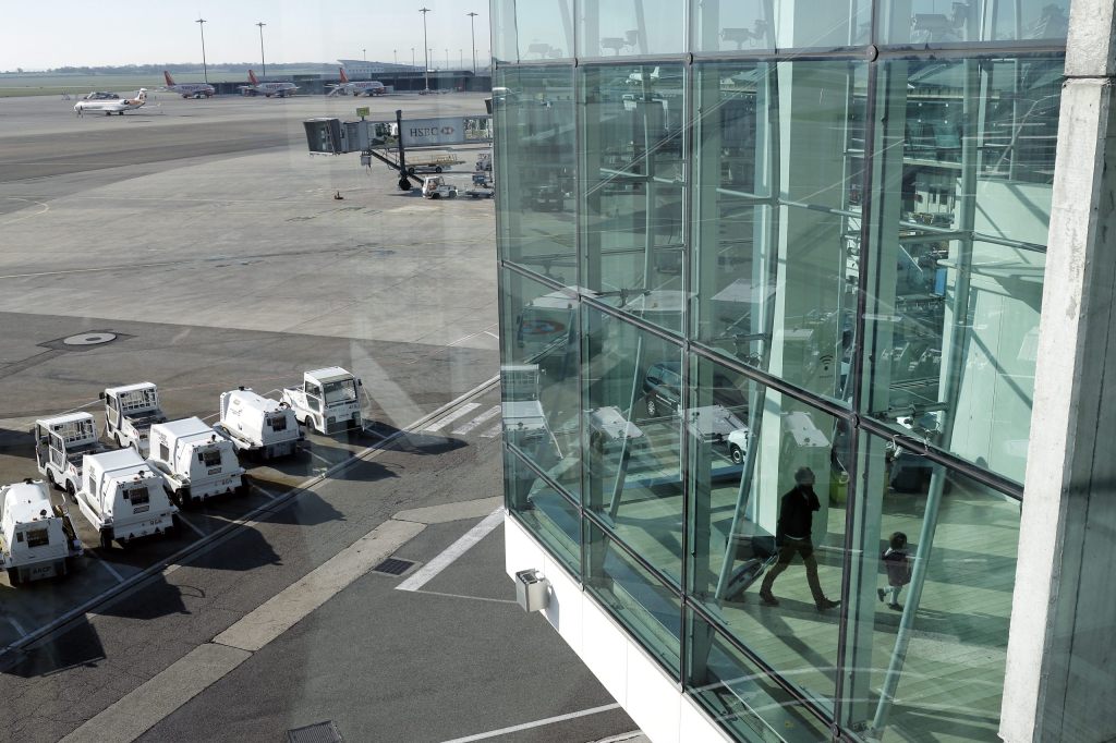 Sechs Bombendrohungen an französischen Flughäfen