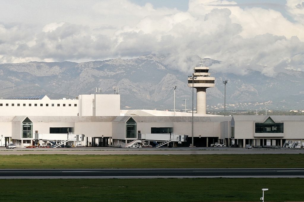 Flugzeug muss wegen Todesfall an Bord auf Mallorca zwischenlanden