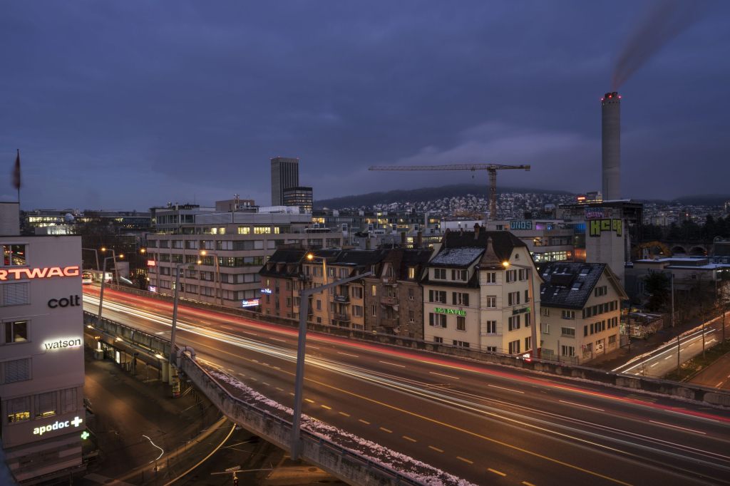 Giftige Dämpfe sorgen für Grosseinsatz bei der Zürcher Hardbrücke