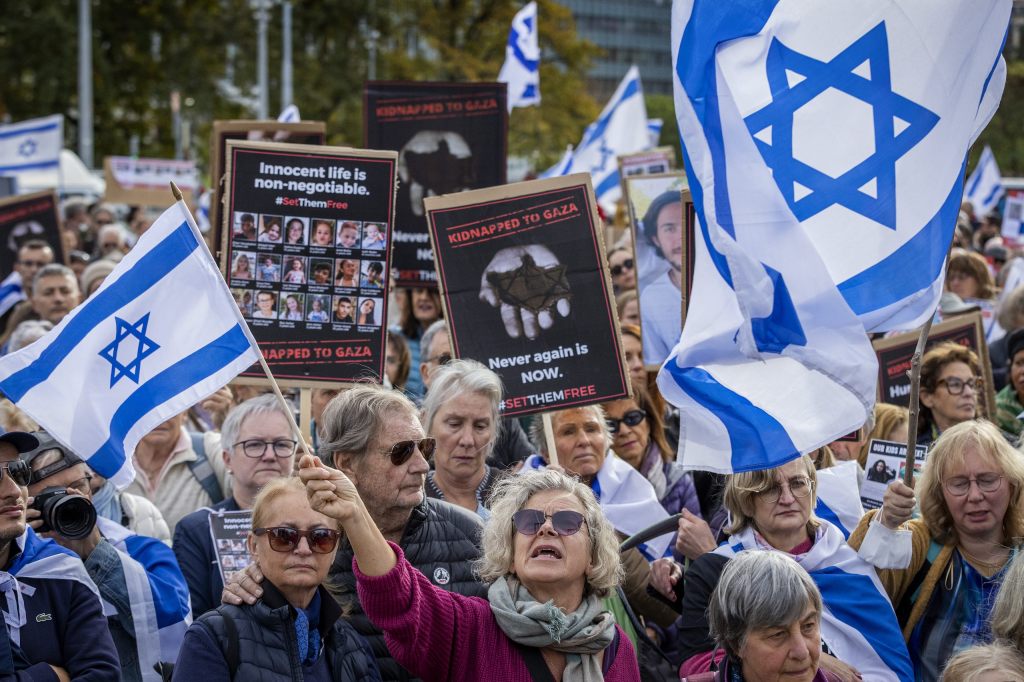 600 demonstrieren in Genf und fordern von Hamas Geisel-Freilassung