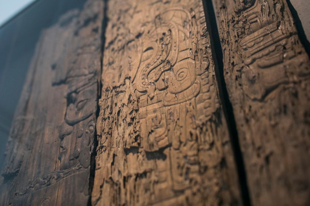Hölzerne Maya-Tafeln locken Wissenschaftler aus ganzer Welt nach Basel