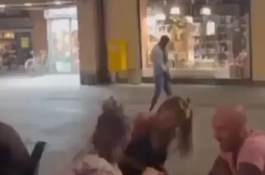 Mögliche Wahlbeeinflussung von Russland: Hast du dieses Pinkel-Video schon gesehen?