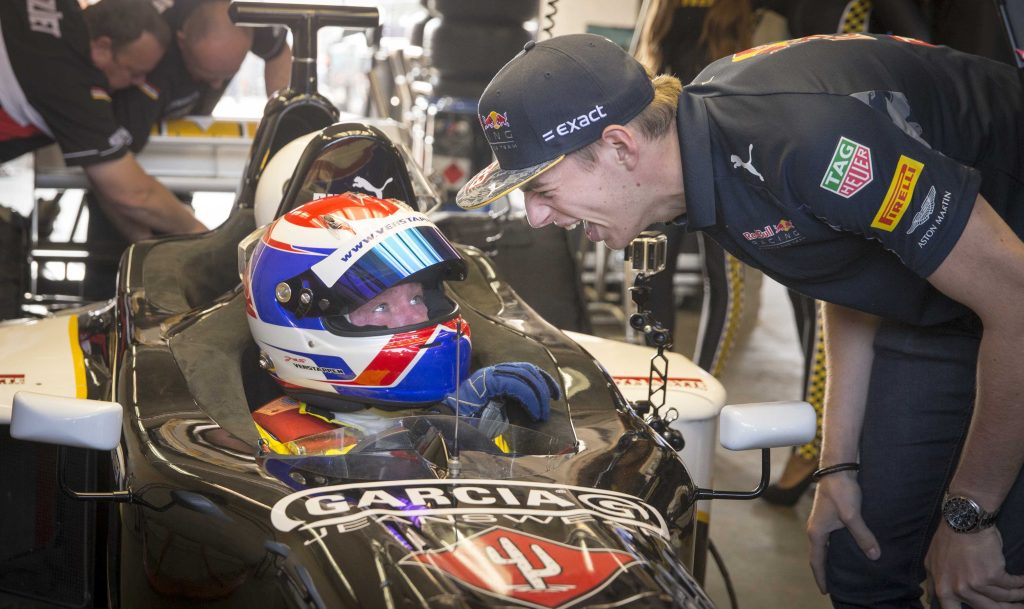 Verstappen feiert ersten Sieg als dreifacher Weltmeister