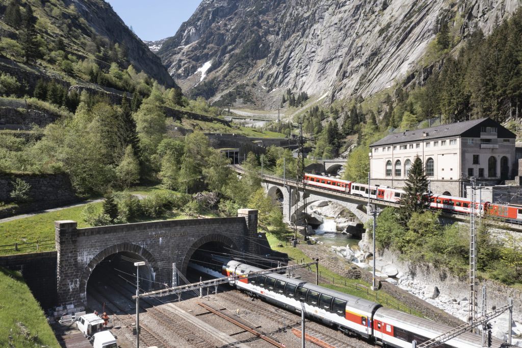 Pro Wochenende sollen 31 Reisezüge durch Gotthard-Basistunnel