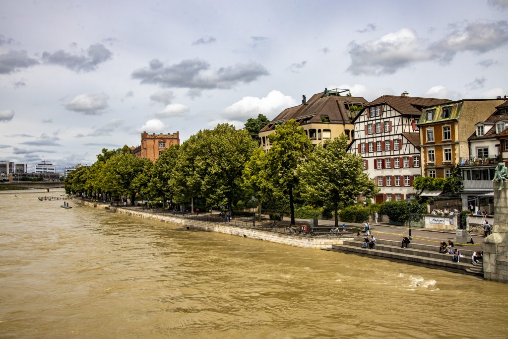 Schifffahrt rheinaufwärts ist gesperrt