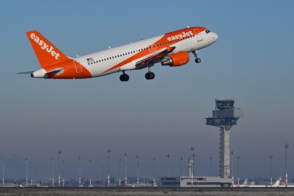 Easyjet bekommt Gaza-Krieg und späte Buchungen zu spüren