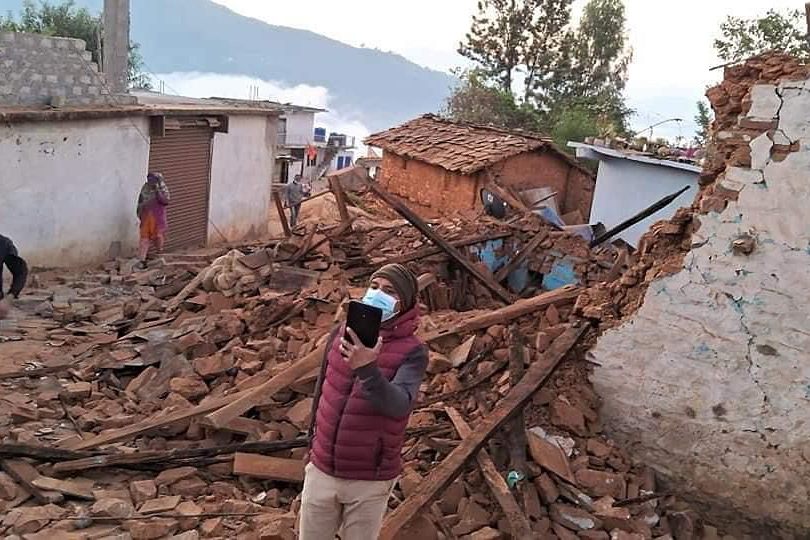 Mindestens 157 Menschen bei starkem Erdbeben in Nepal gestorben