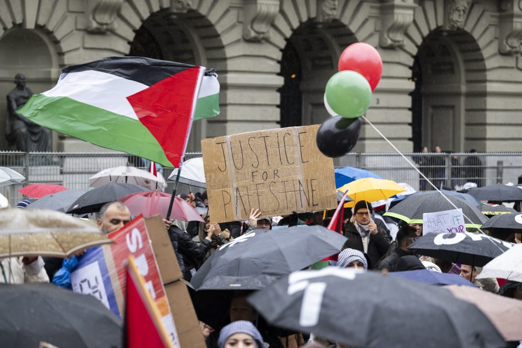 Tausende solidarisieren sich in Bern mit Palästinensern