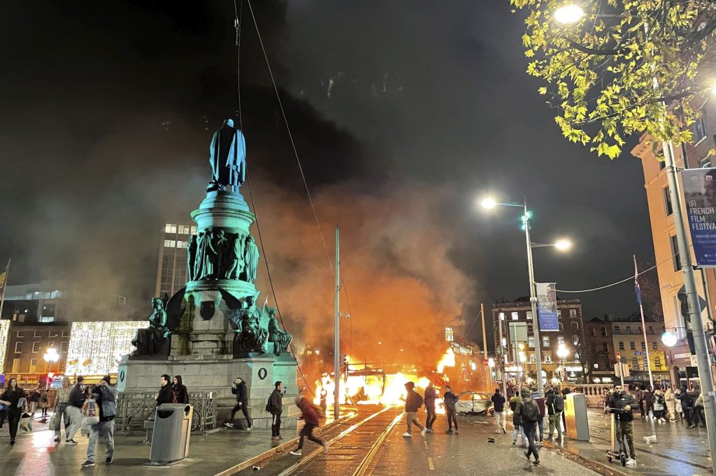 Krawalle nach Messerattacke in Dublin