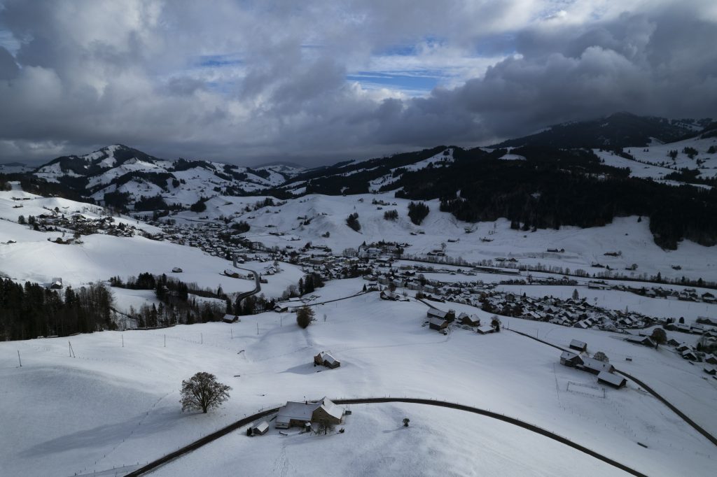 Neuschnee und Sturm sorgen für teils grosse Lawinengefahr