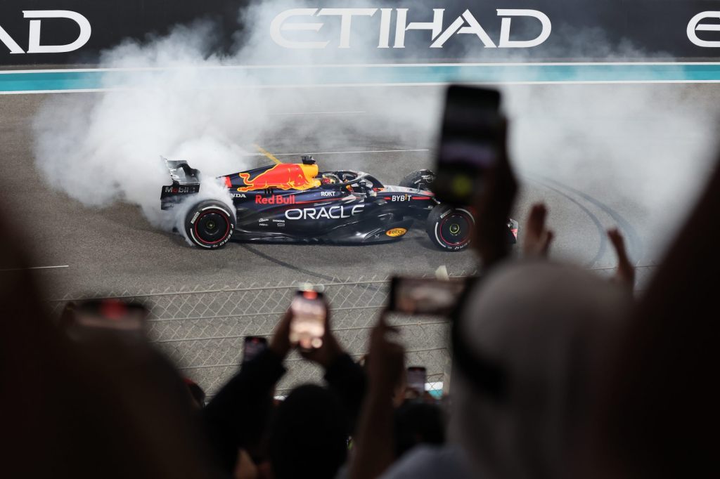 Max Verstappen gewinnt auch das letzte Saisonrennen