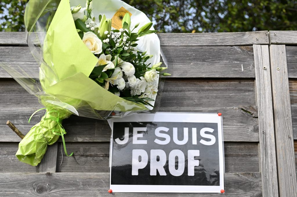 Prozess um Ermordung von Lehrer Samuel Paty in Paris begonnen