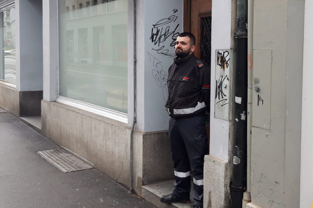Sicherheitsleute statt Handwerker – Sanierung auf die lange Bank geschoben