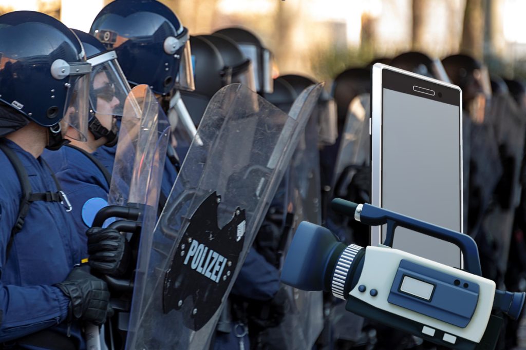 Polizeieinsätze darf man grundsätzlich filmen – es gibt aber Gefahren