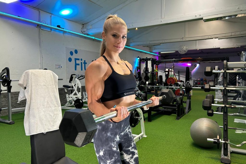 Kathrin Plösser fliegt zur Weltmeisterschaft im Natural Bodybuilding