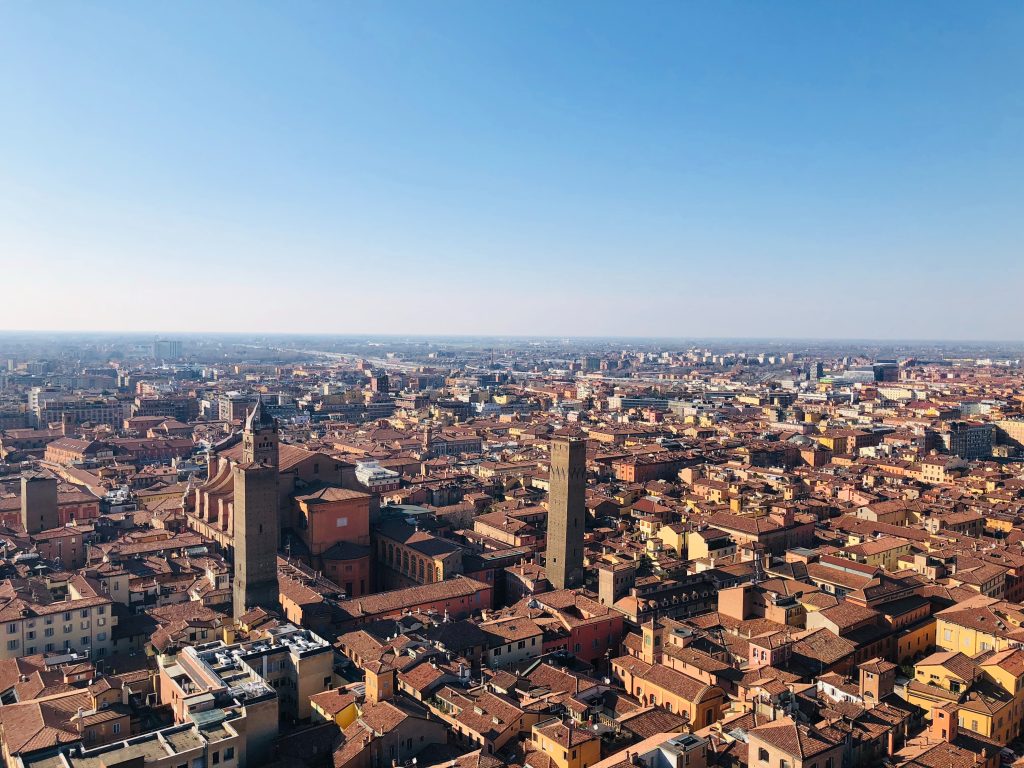 Sorge um schiefen Garisenda-Turm in Bologna